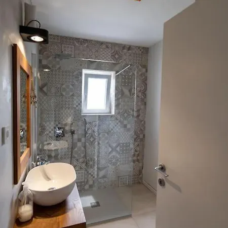 Sad - Prelijepa Kuca U Srcu Medulina * Medulin