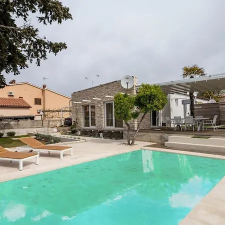 Sad - Prelijepa Kuca U Srcu Medulina Ferienhaus Medulin