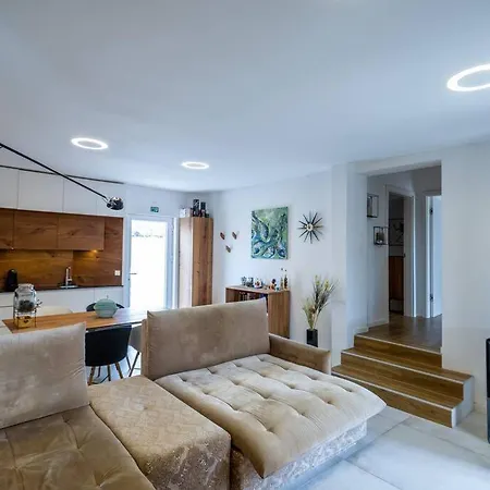Sad - Prelijepa Kuca U Srcu Medulina Ferienhaus *