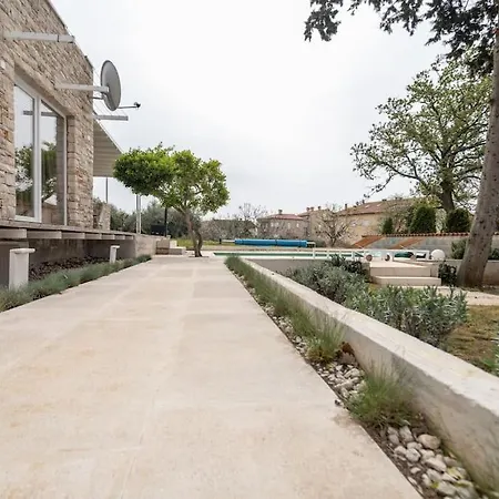 Sad - Prelijepa Kuca U Srcu Medulina * Medulin