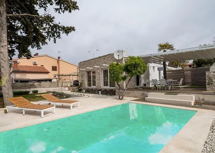 Sad - Prelijepa Kuca U Srcu Medulina Vikendica Medulin