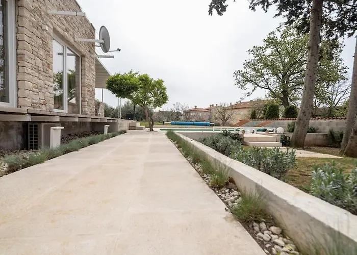 Sad - Prelijepa Kuca U Srcu Medulina * Medulin